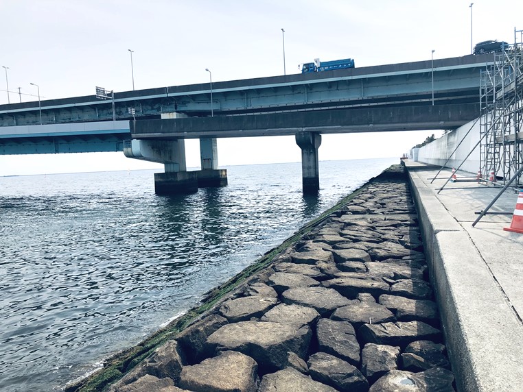 甲子園浜東側ベランダ 護岸改修工事