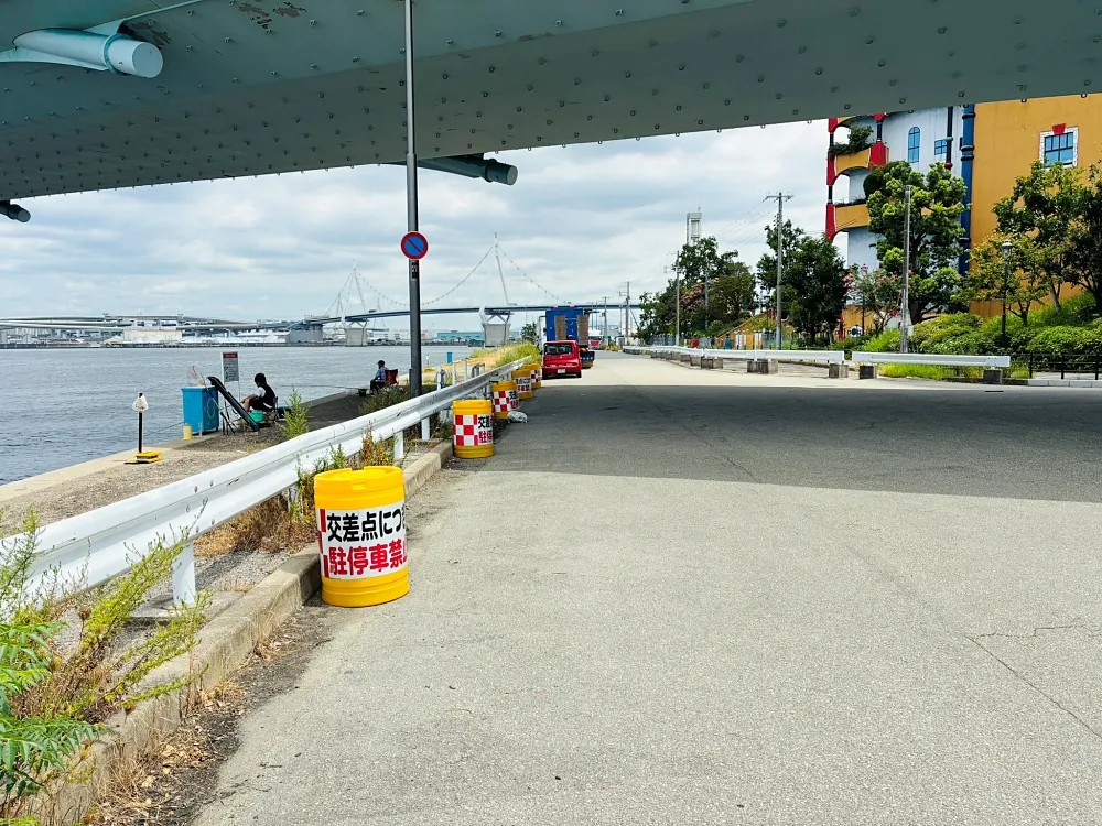 交差点下は路駐禁止