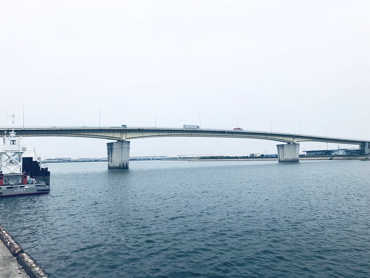 釣り場から見る岸之浦大橋