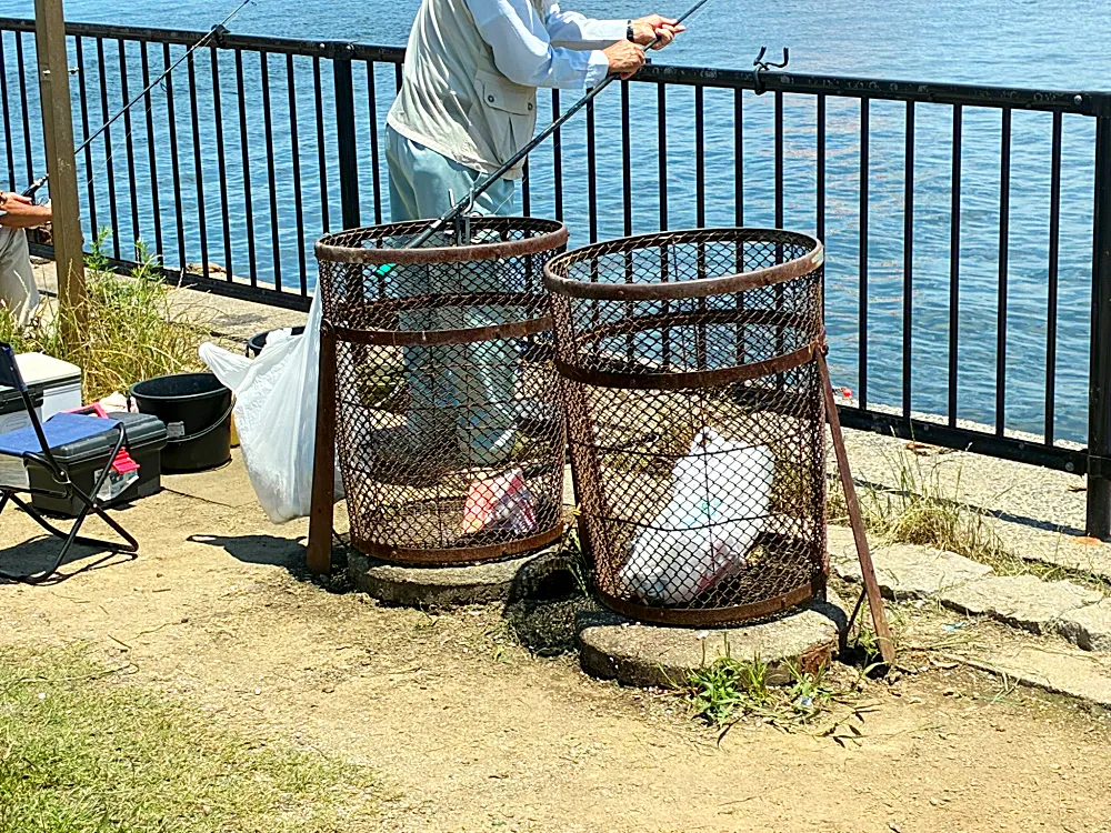 現地に設置されているゴミ箱
