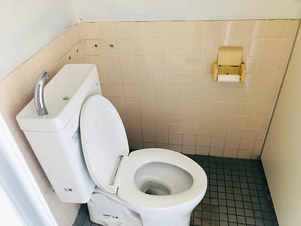 花市場公園の公衆トイレ内