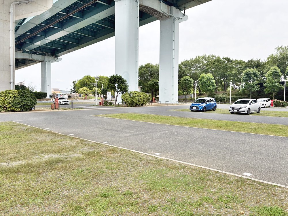 【西側と北側】芦屋市総合公園 北駐車場(有料駐車場)　風景