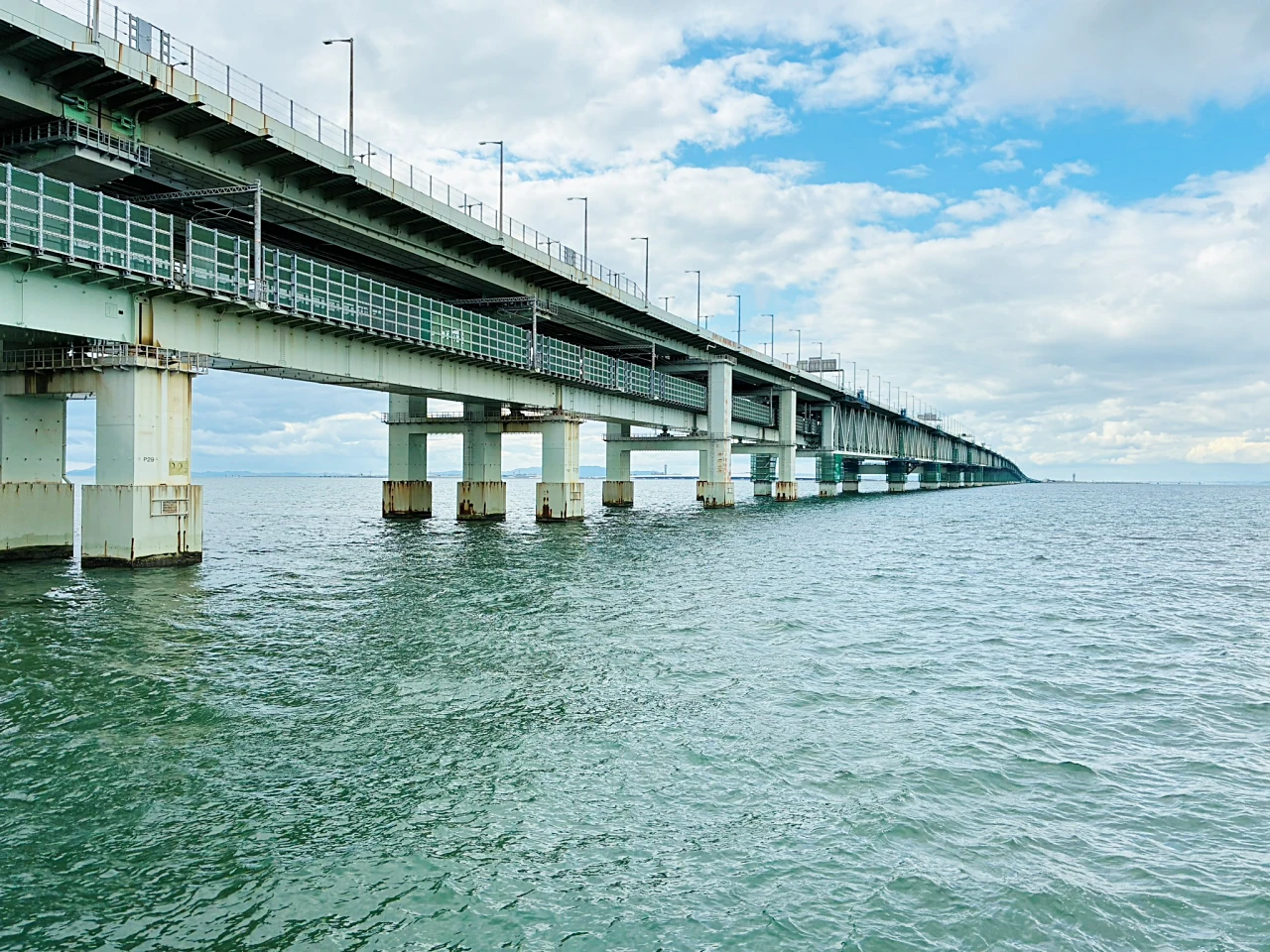 関空連絡橋の右側の海の様子