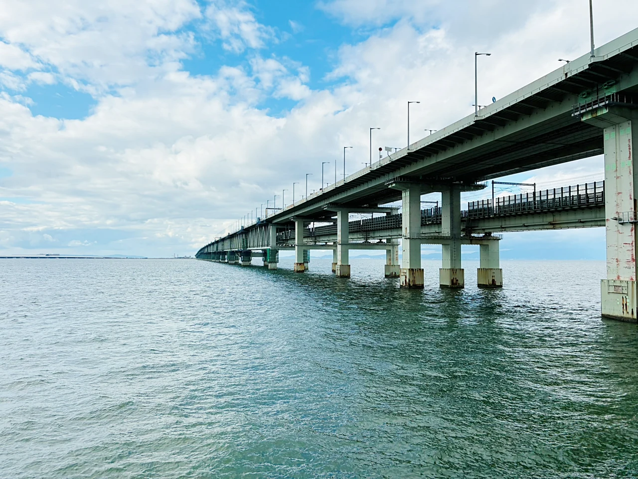 関空連絡橋の左側の海の様子