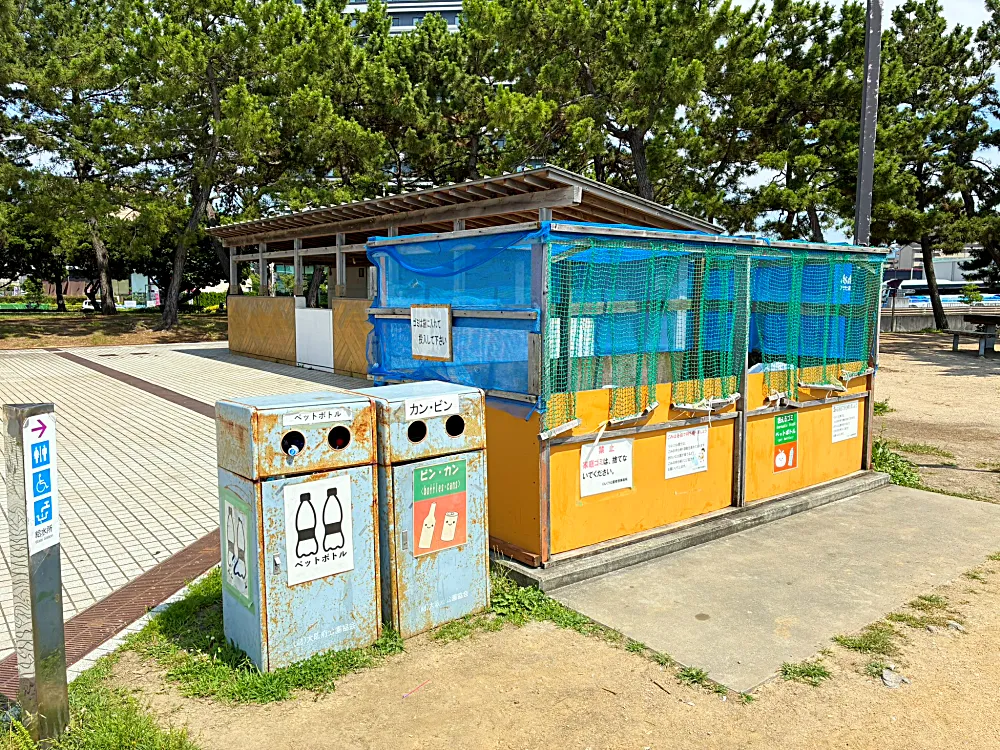 りんくうマーブルビーチ BBQ広場横のゴミ箱