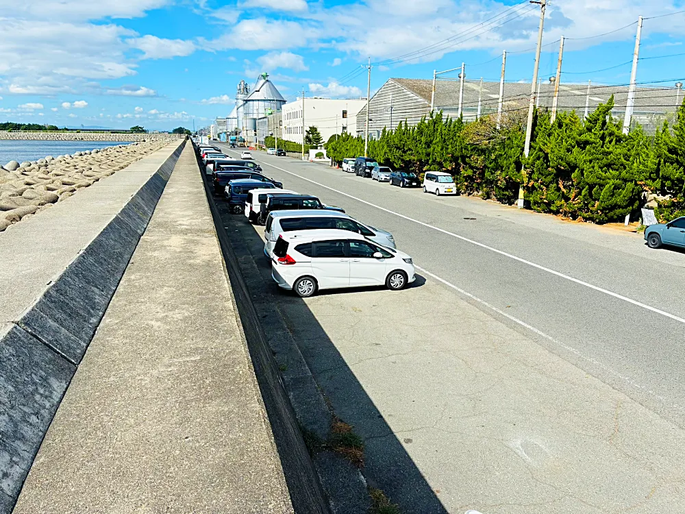 ホクシン前の路肩への駐車